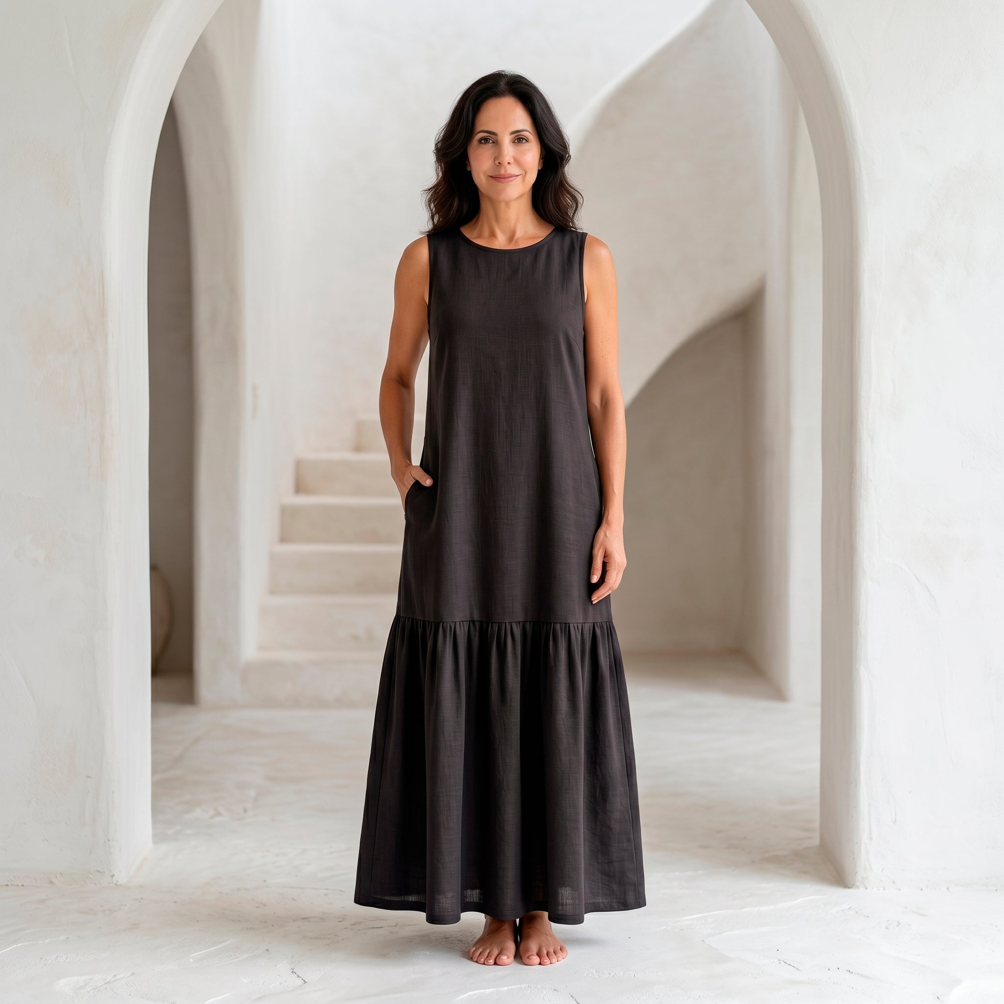 Vestido Longo Gola Careca com Babado — Preto
