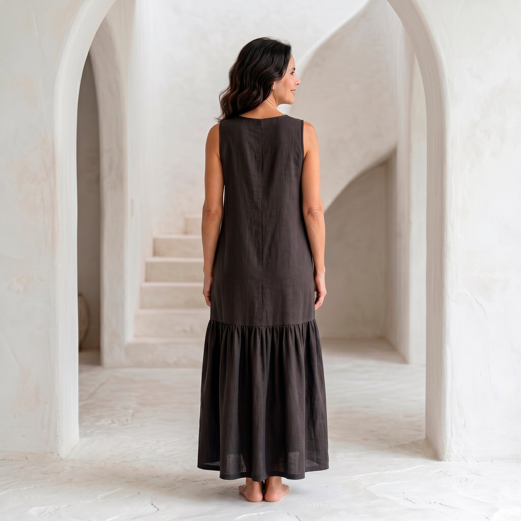Vestido Longo Gola Careca com Babado — Preto